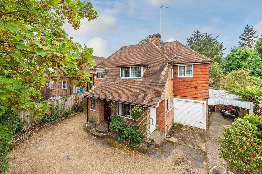 House in Shalford, England 1 - 18909084