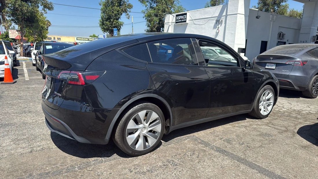 Suv in Azusa, CA, United States 5 - 18914592