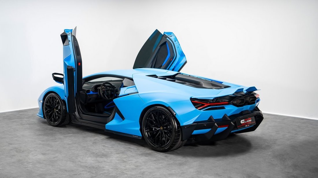 Coupe in Dubai, United Arab Emirates 2 - 18913574
