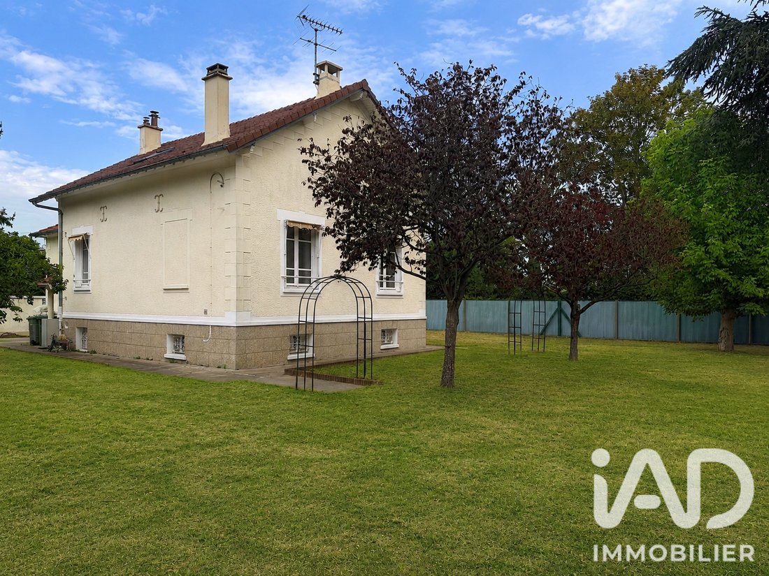Maison à Nord Ouest, Le Mesnil-le-Roi, France 1 - 18723271