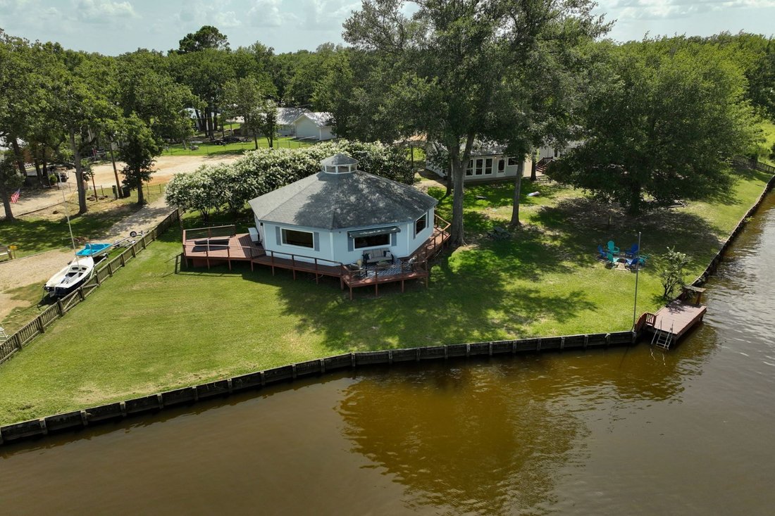 Thornton, Texas, United States 1 - 18877565