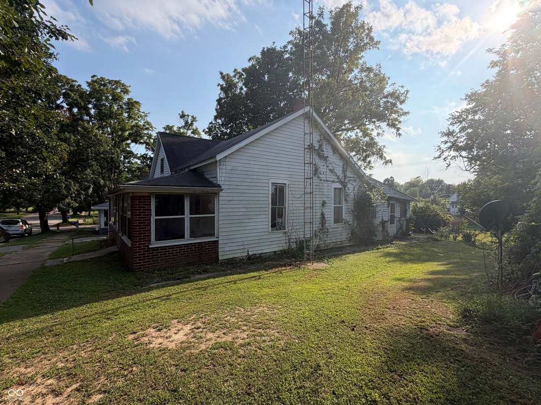 House in Bedford, Indiana, United States 4 - 18908801