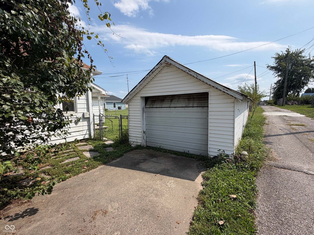House in Bedford, Indiana, United States 4 - 18908873