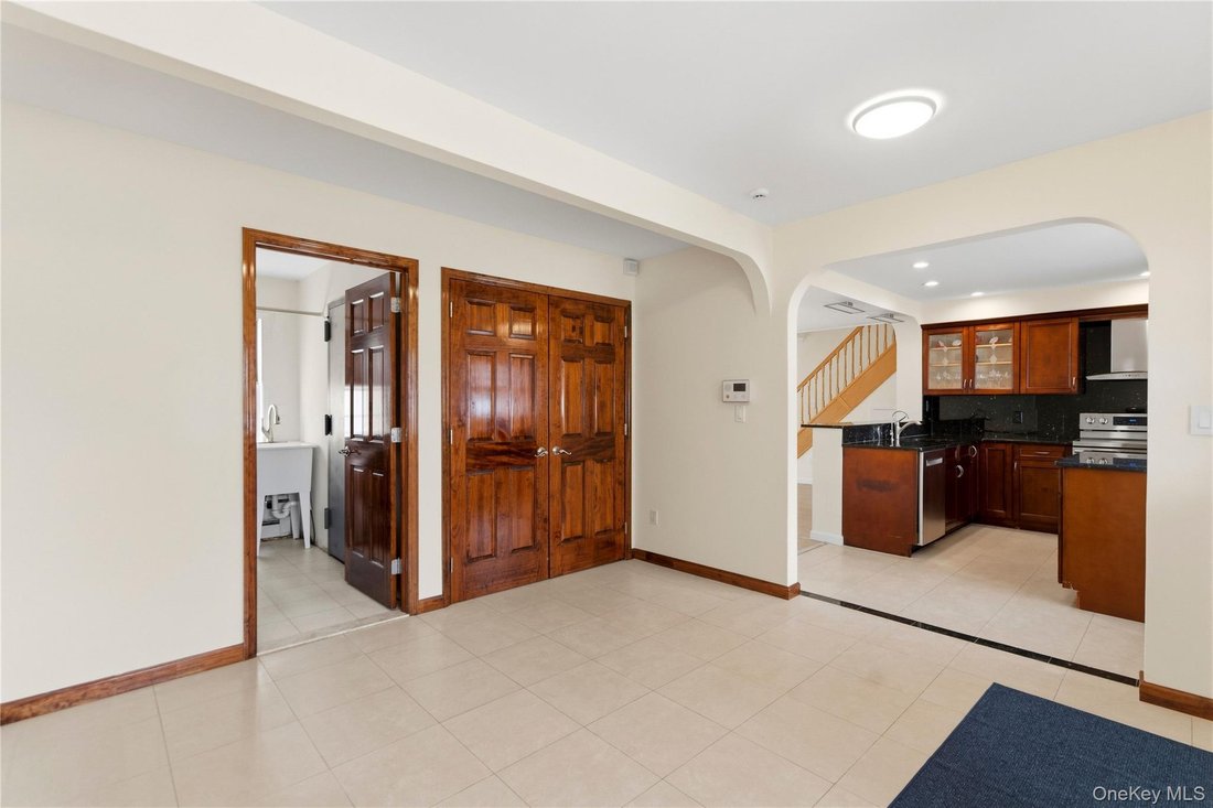House in Levittown, New York, United States 5 - 18910558