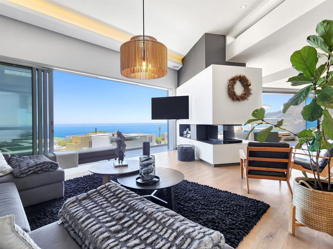 House in Camps Bay, Atlantic Seaboard, Cape Town 2 - 18920774
