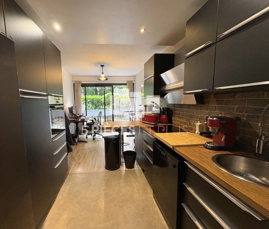 Apartment in Wilson-Rivay, Levallois-Perret, France 1 - 18917259