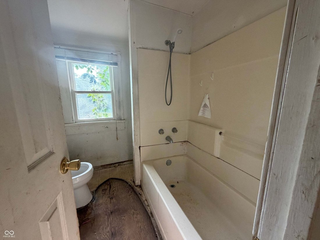 House in Bedford, Indiana, United States 3 - 18908801