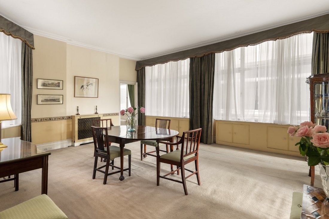 Apartment in Campden Hill, Kensington And Chelsea, England 5 - 18906975