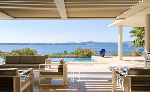 Villa in Nartelle-Noyer-Bellevue-bd des Sardinaux, Sainte-Maxime, France 1