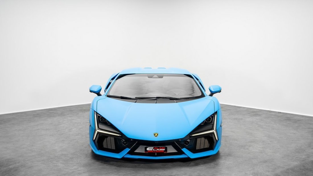 Coupe in Dubai, United Arab Emirates 3 - 18913574