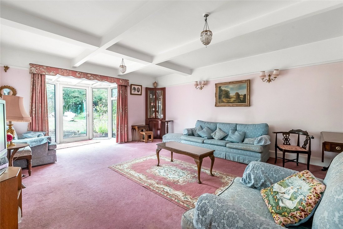 House in Shalford, England 4 - 18909084