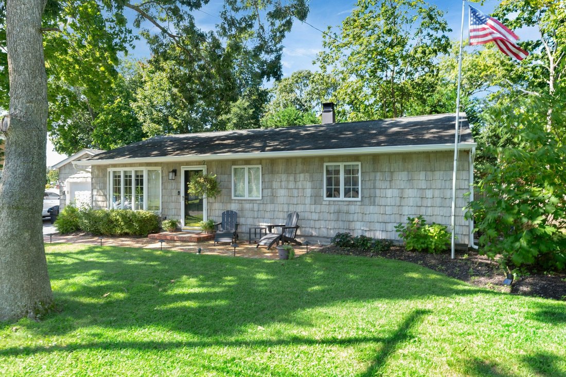 House in Center Moriches, New York, United States 3 - 18900871