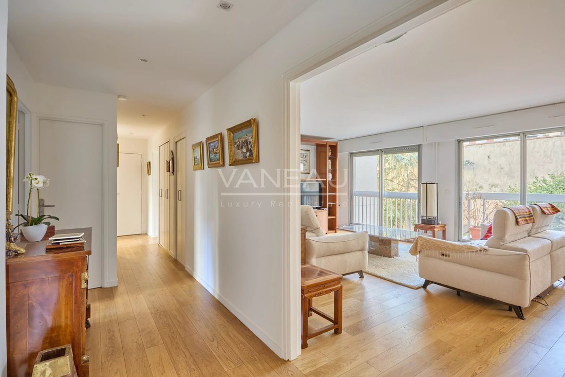 Apartment in Violet Commerce, Paris 15e Arrondissement, Paris 4 - 18917579