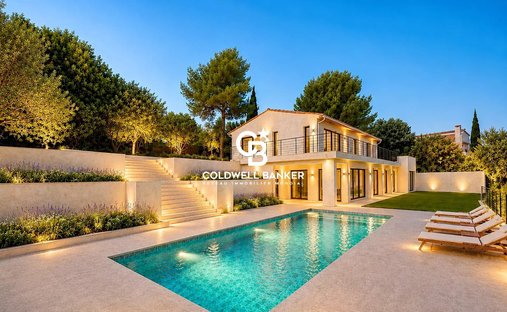 Villa in Sud, Roquefort-les-Pins, France 1