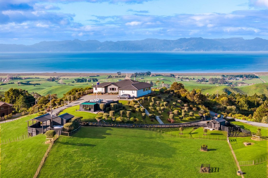 House in Pūkorokoro / Miranda, Waikato, New Zealand 2 - 18835972