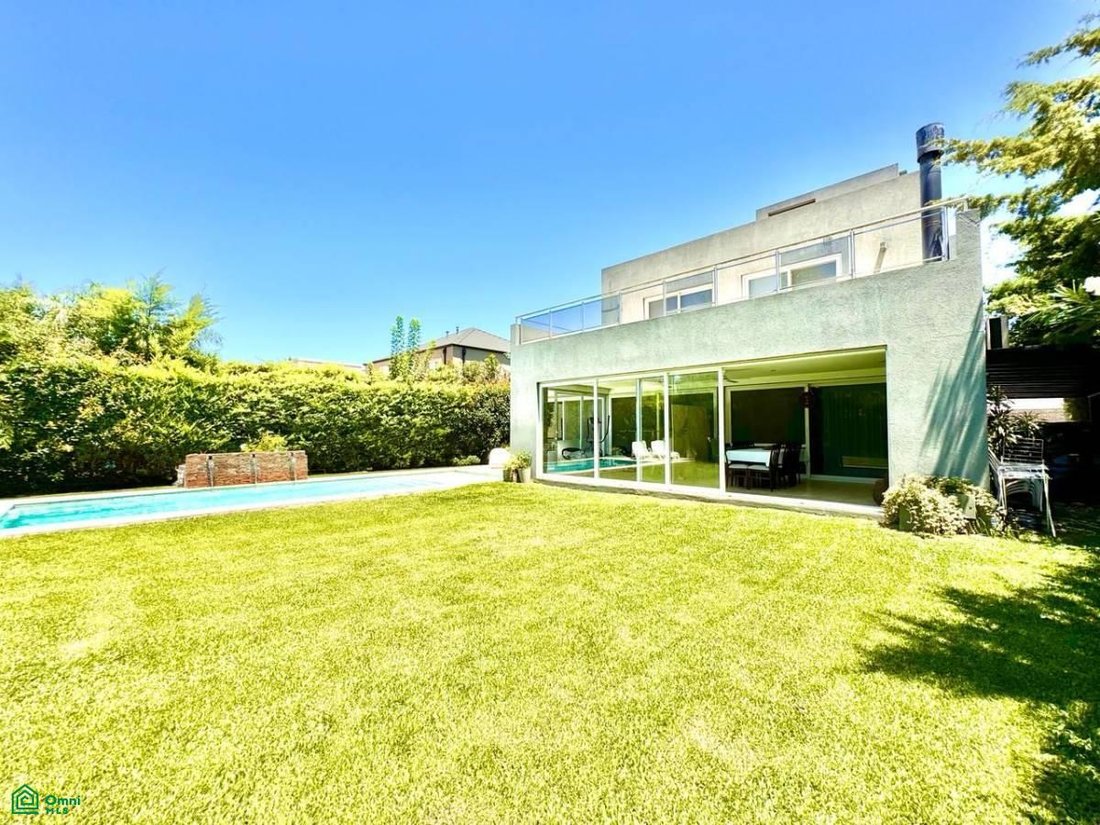 House in Villa Udaondo, Buenos Aires Province, Argentina 4 - 18909352