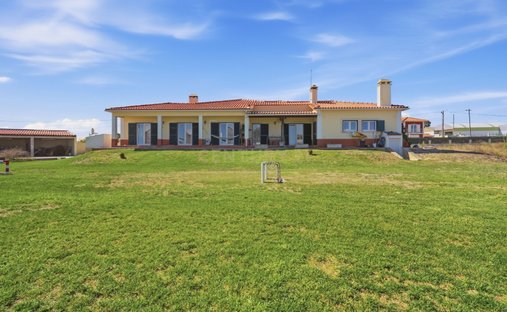Villa in Silveira, Lisbon, Portugal 1