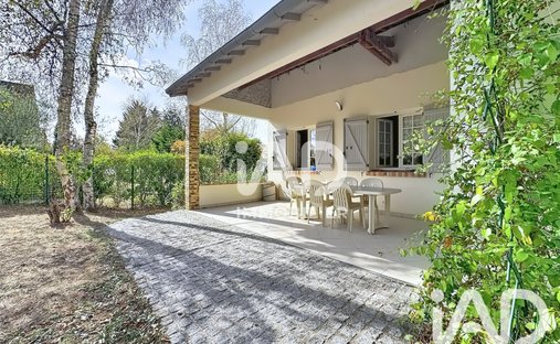 House in Varennes-Jarcy, Ile-de-France, France 1