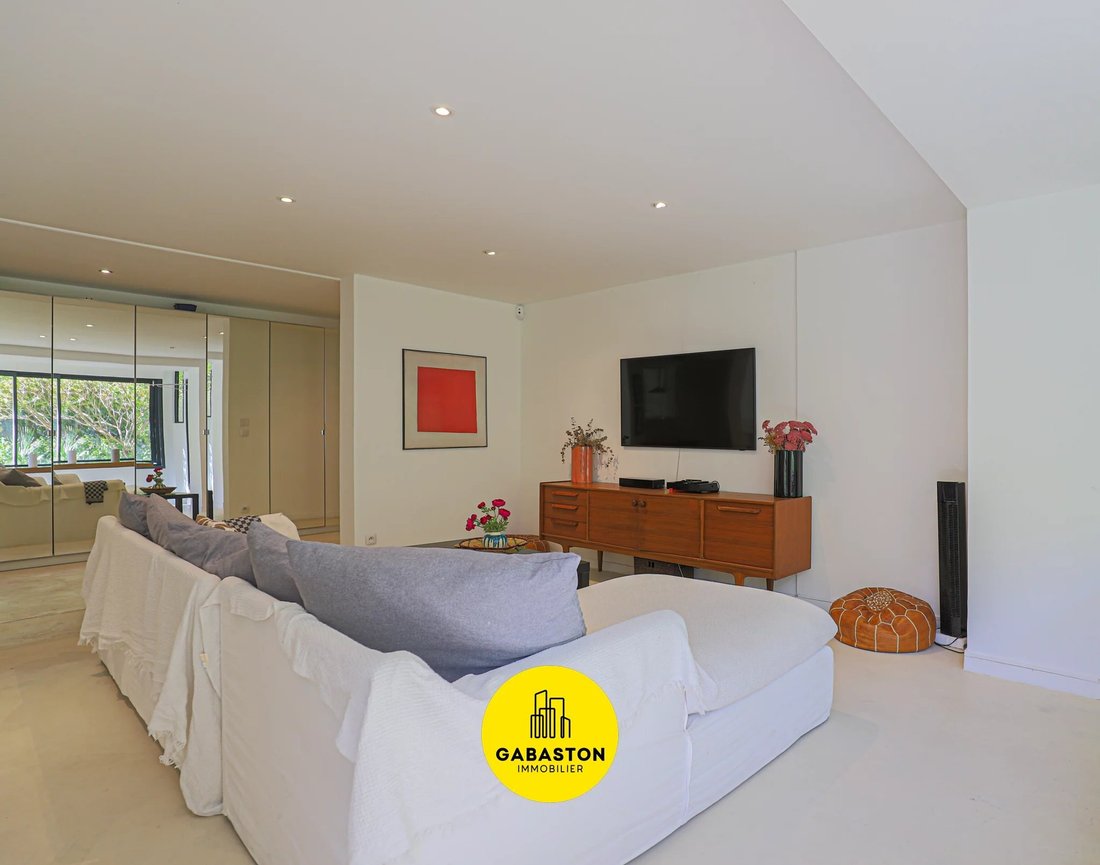 Apartment in Saint Giniez, 8e Arrondissement, Marseille 4 - 18907134