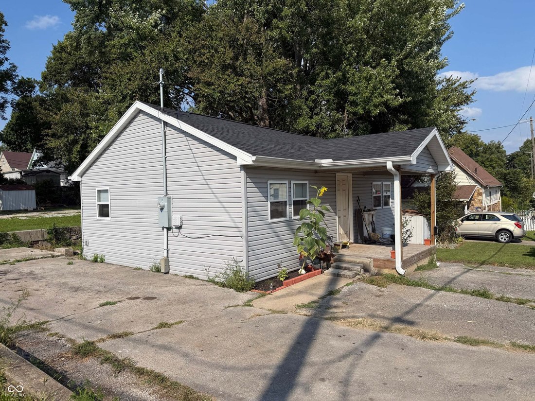 House in Bedford, Indiana, United States 3 - 18908755