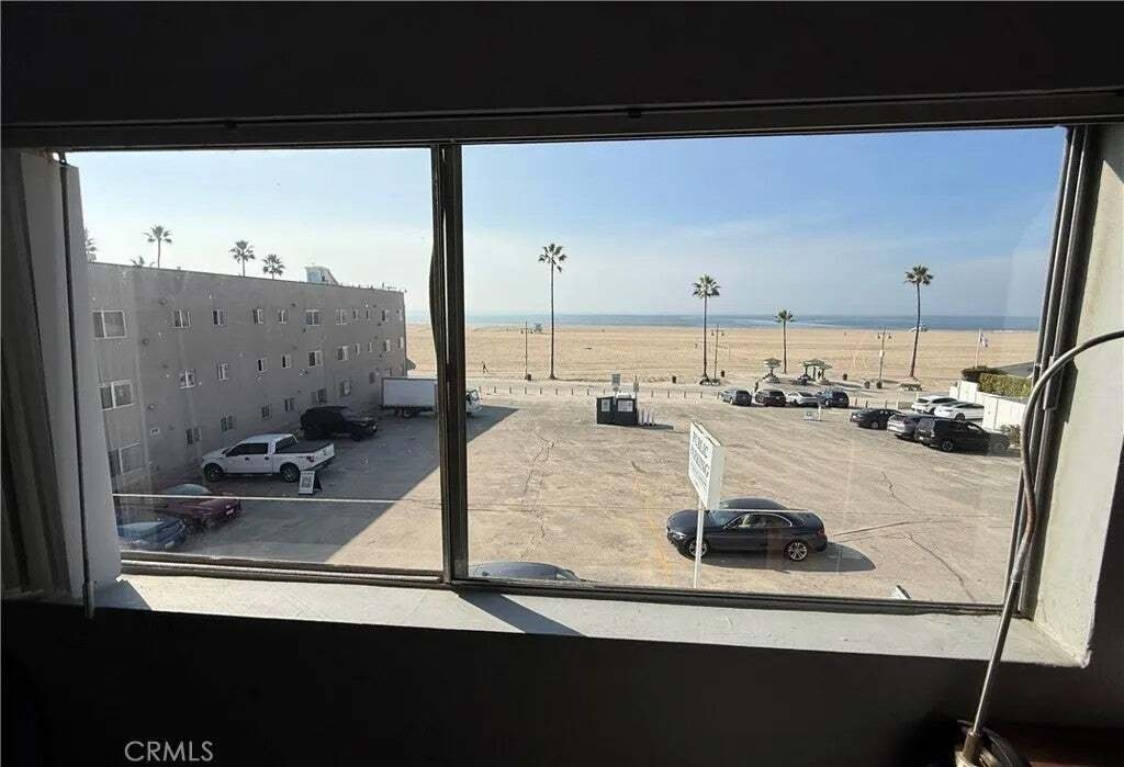 Los Angeles, California, United States 2 - 18517433