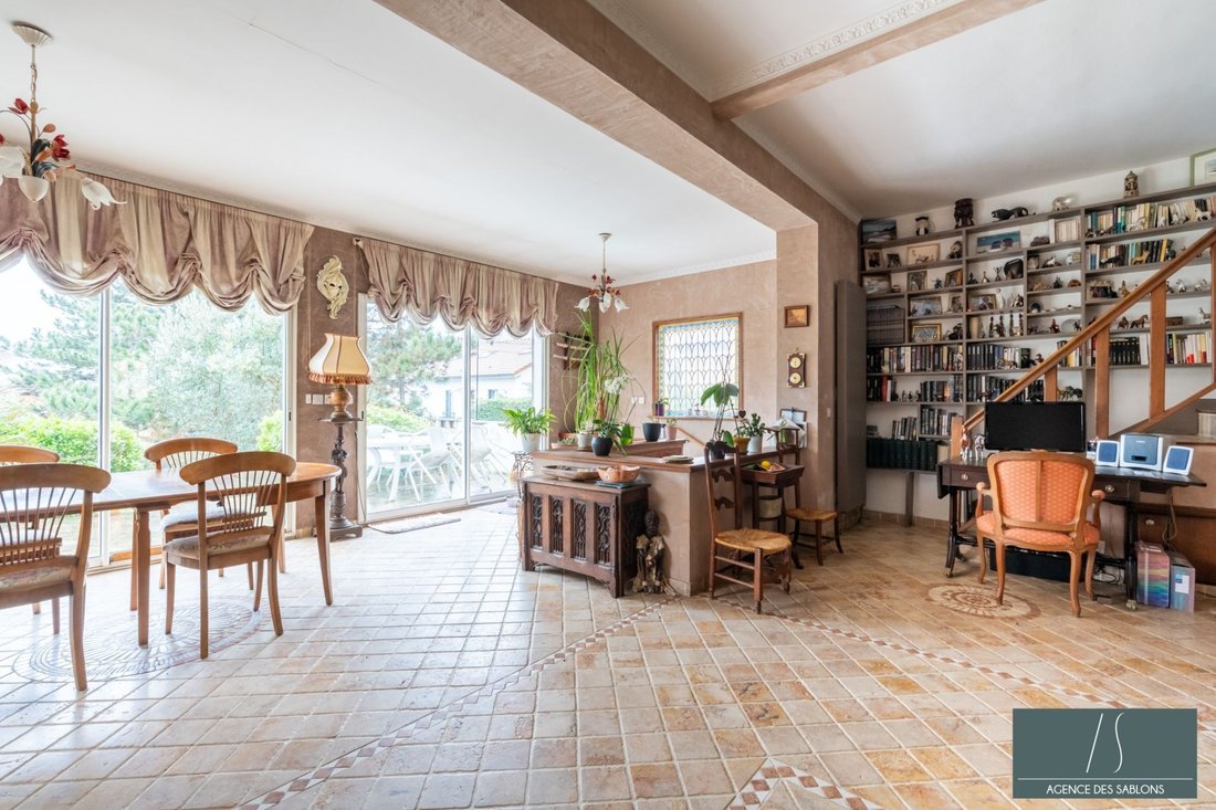 House in Chatou, Ile-de-France, France 2 - 18916097