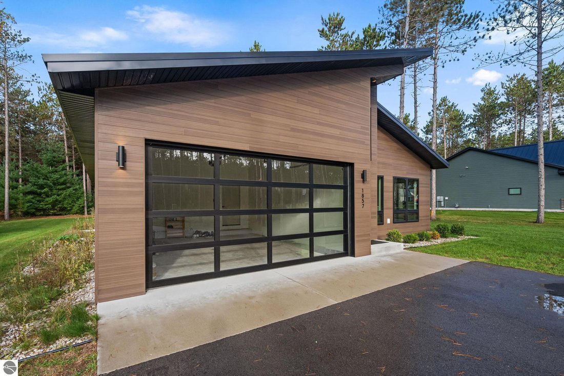 House in Traverse City, Michigan, United States 3 - 18908886