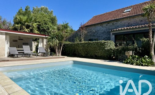House in Le Chateau-d'Oleron, Nouvelle-Aquitaine, France 1