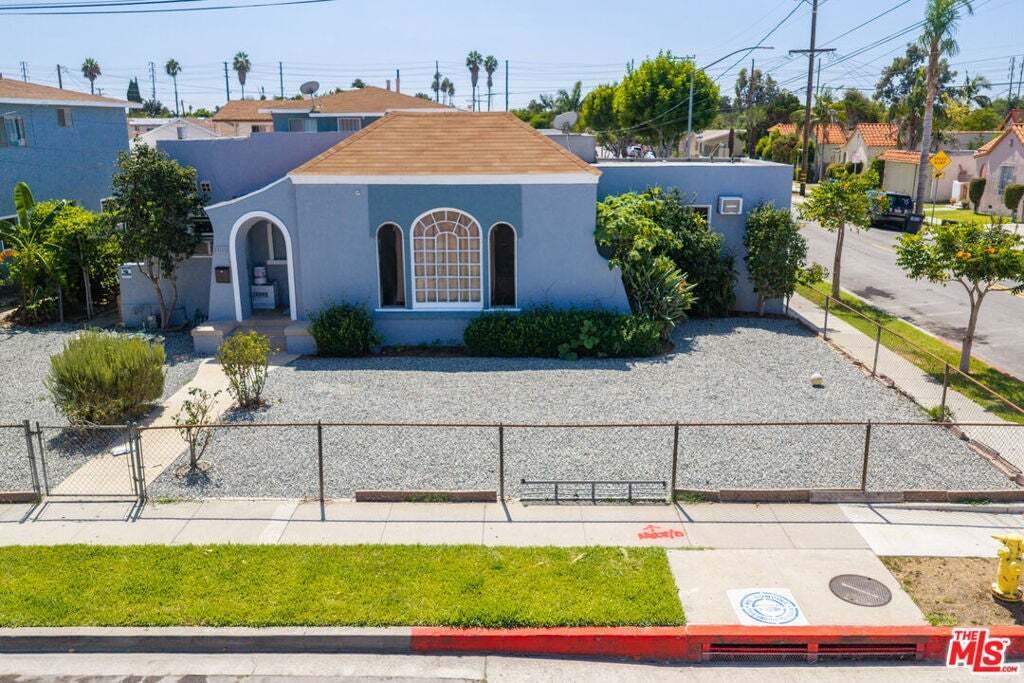 Huntington Park, California, United States 3 - 18908875