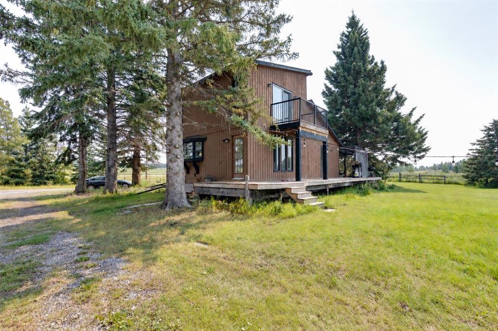 House in Foothills, Alberta, Canada 2 - 18921472