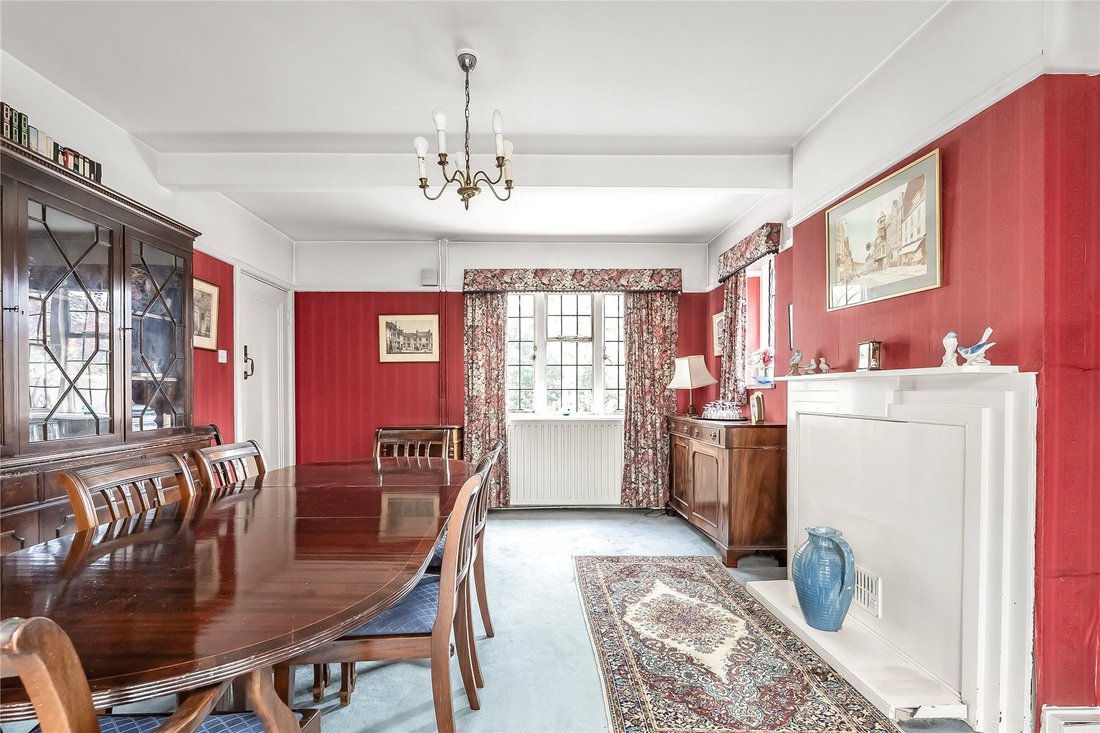House in Shalford, England 3 - 18909084