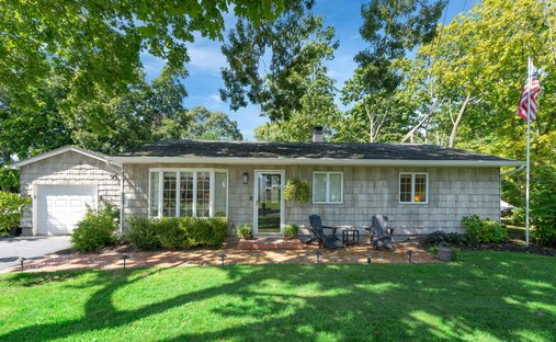House in Center Moriches, New York, United States 1