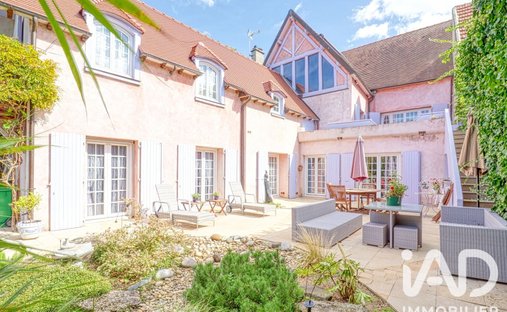 House in Centre Ville Sud, Montmagny, France 1