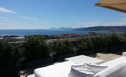 Penthouse in Les Bastides, Antibes, France 1