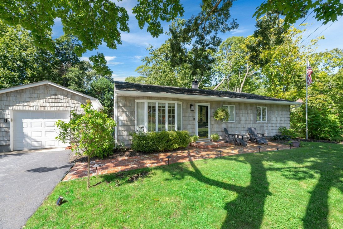 House in Center Moriches, New York, United States 4 - 18900871