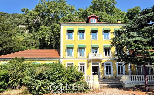 Estate in Soyons, Auvergne-Rhône-Alpes, France 1
