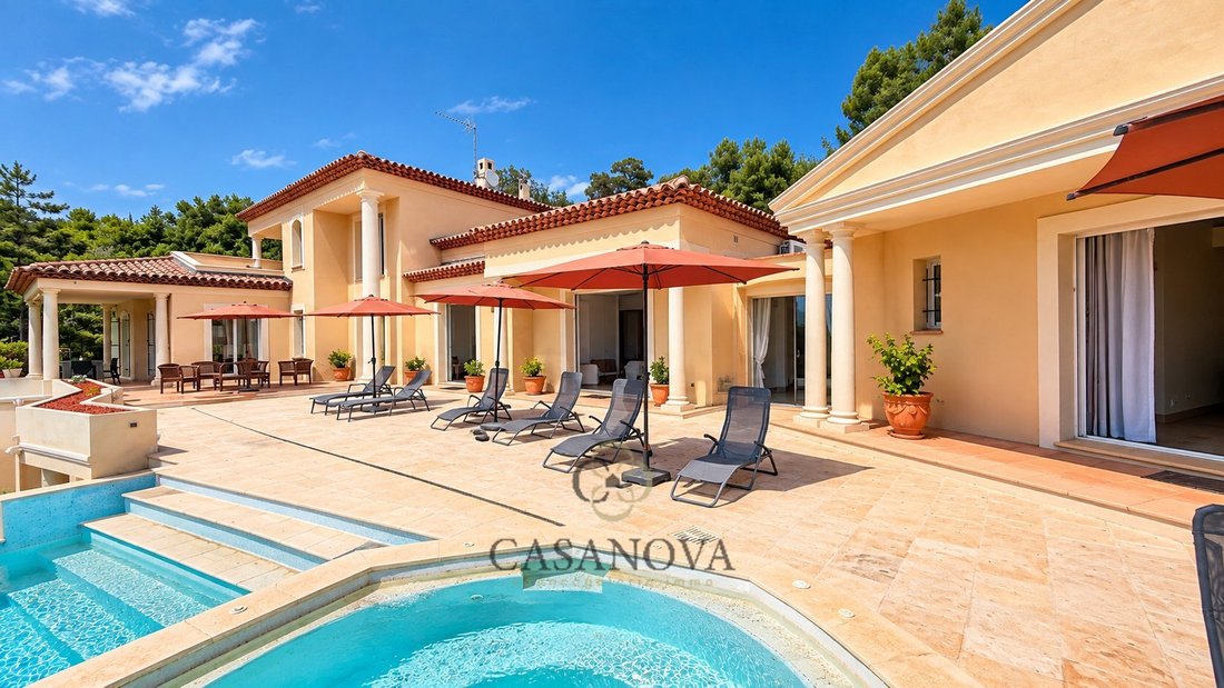 Villa in Grasse, Provence-Alpes-Côte d'Azur, France 2 - 18911446