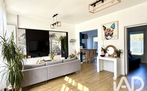House in Sud, Igny, France 1