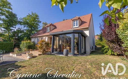 House in Bas, Maule, France 1