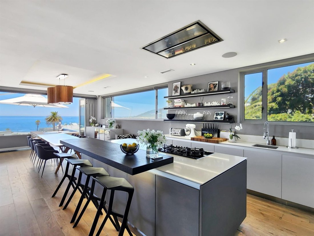 House in Camps Bay, Atlantic Seaboard, Cape Town 5 - 18920774