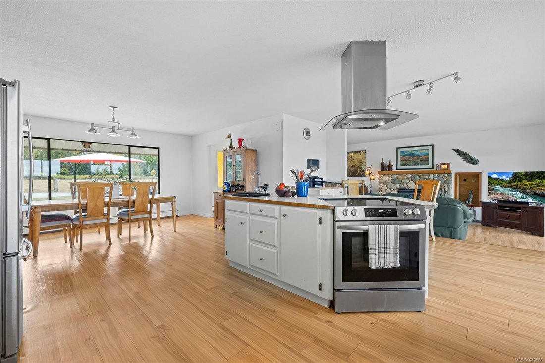 House in Qualicum Beach, British Columbia, Canada 5 - 18918525