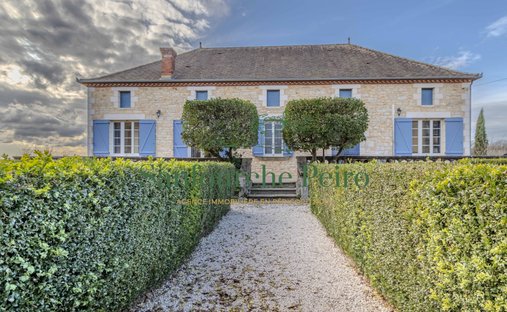 House in Sarlat-la-Canéda, Nouvelle-Aquitaine, France 1
