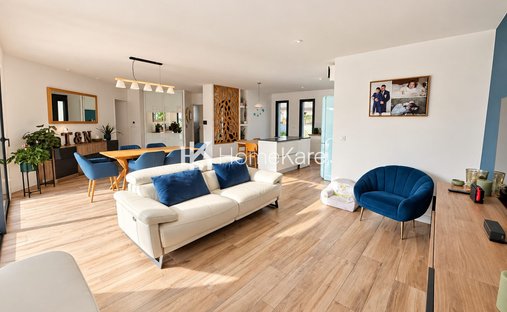 House in Saint-Medard-d'Eyrans, Nouvelle-Aquitaine, France 1