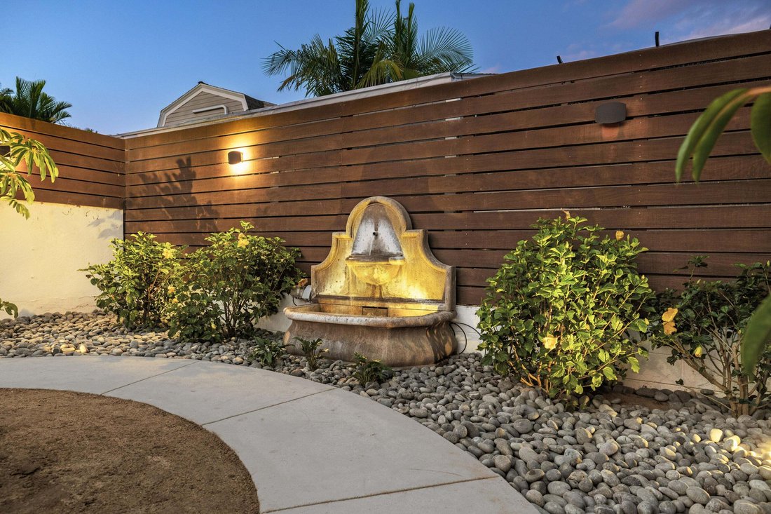 Santa Barbara, California, United States 5 - 18909531