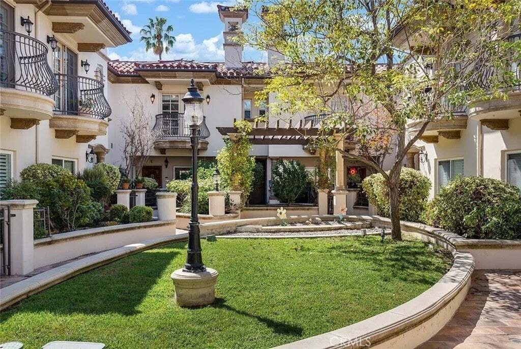 Townhouse in Altadena, California, United States 1 - 18913296