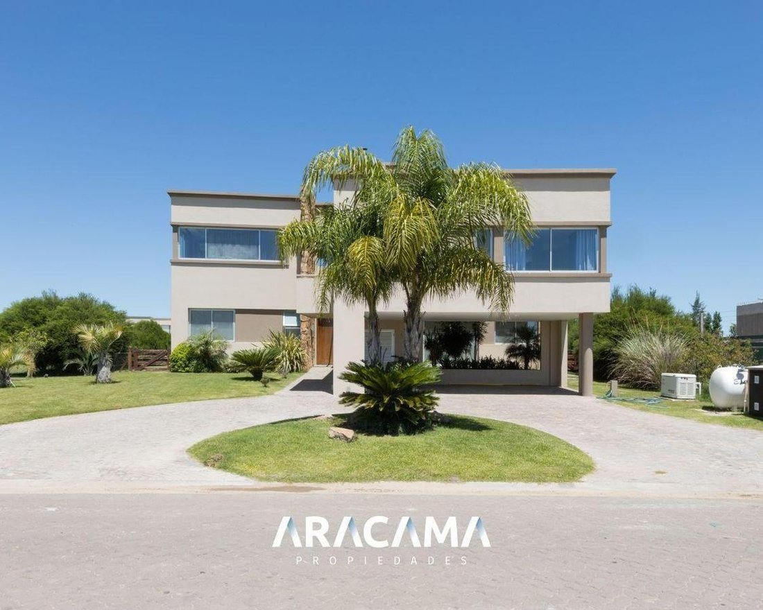 House in Esteban Echeverría, Buenos Aires Province, Argentina 4 - 18906736