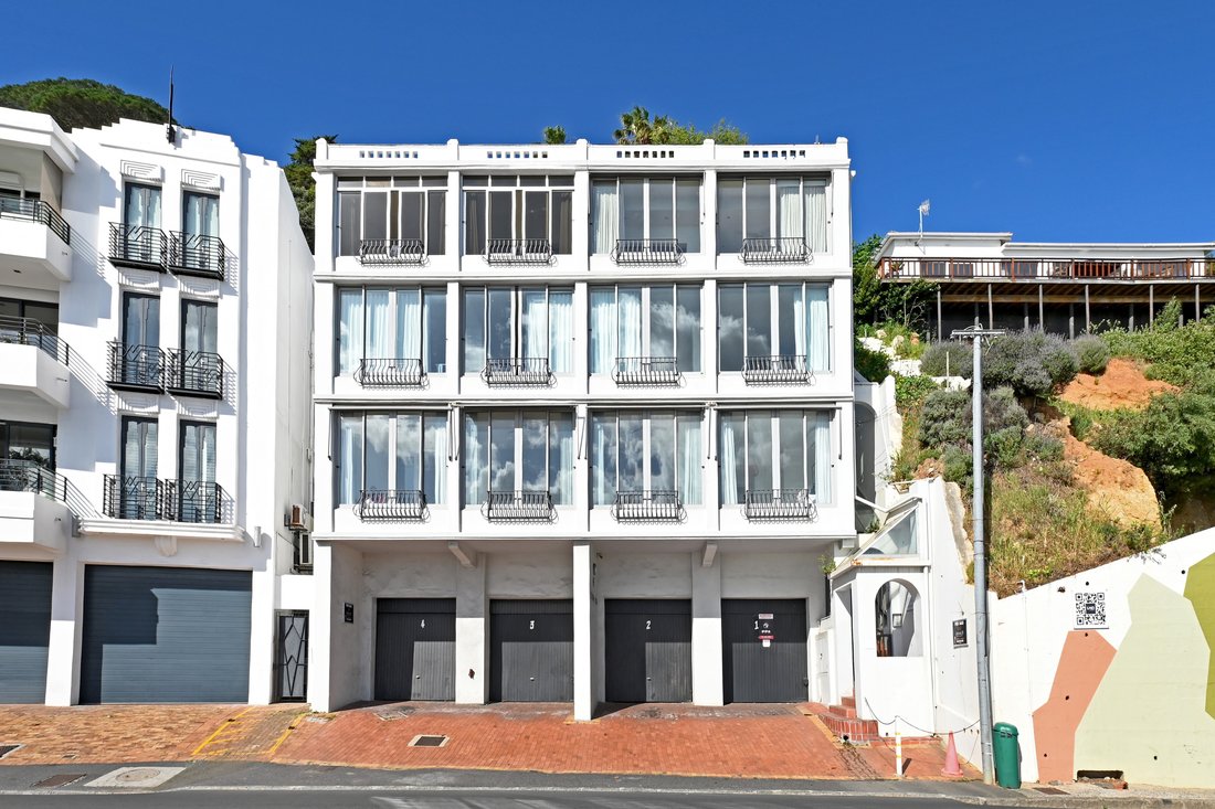 Apartment in Clifton, Atlantic Seaboard, Cape Town 3 - 18914092