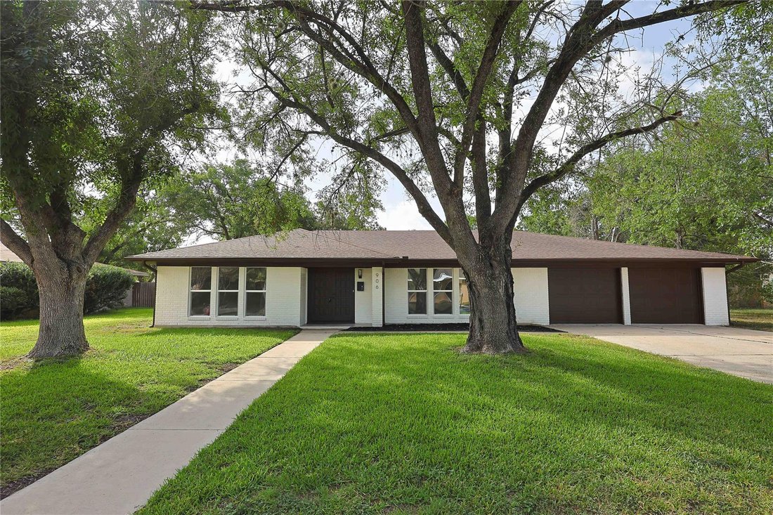 House in Lockhart, Texas, United States 1 - 18906032