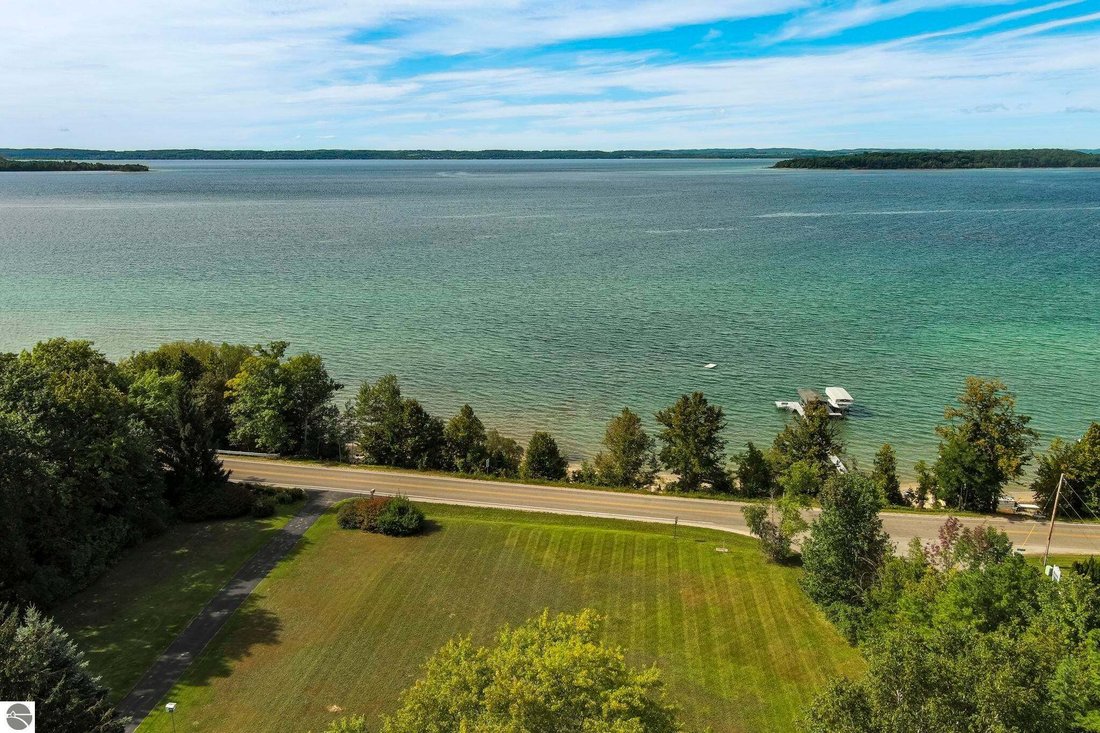 House in Traverse City, Michigan, United States 2 - 18906084