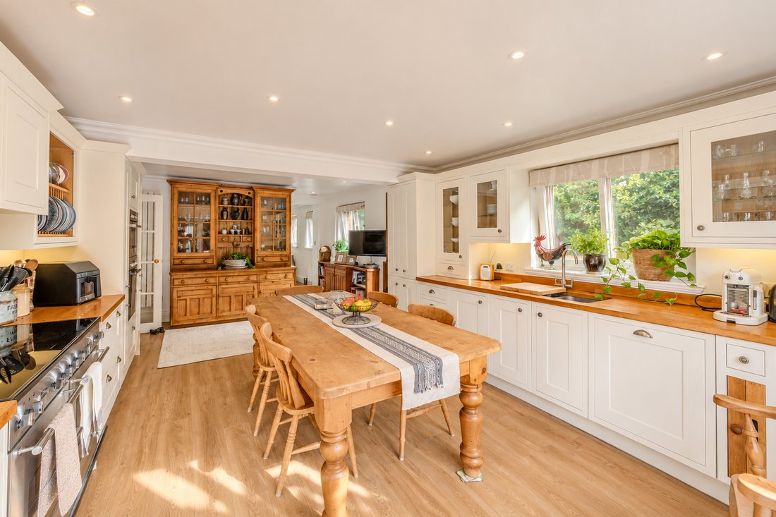 House in Upminster Common, Romford, England 4 - 18913464